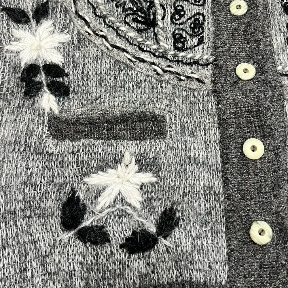 Vintage Wool Knit Cardigan Gray Embroidered Women's Jacket XL - Picture 6 of 6